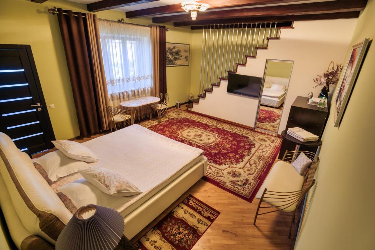 Hotel Saban Deluxe Leopoli Esterno foto