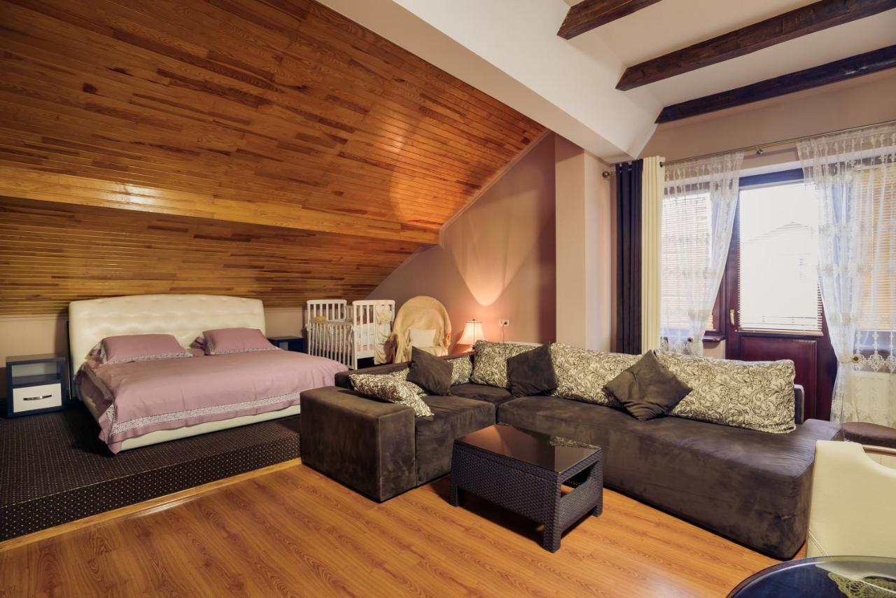 Hotel Saban Deluxe Leopoli Esterno foto