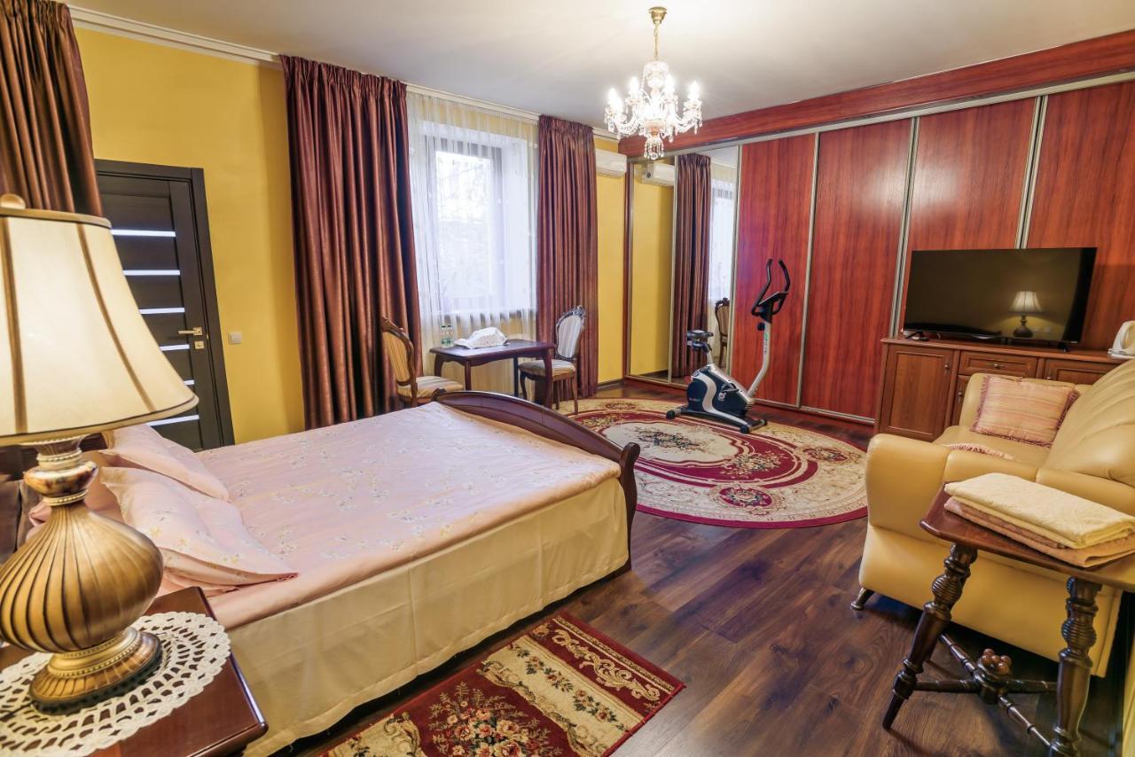 Hotel Saban Deluxe Leopoli Esterno foto