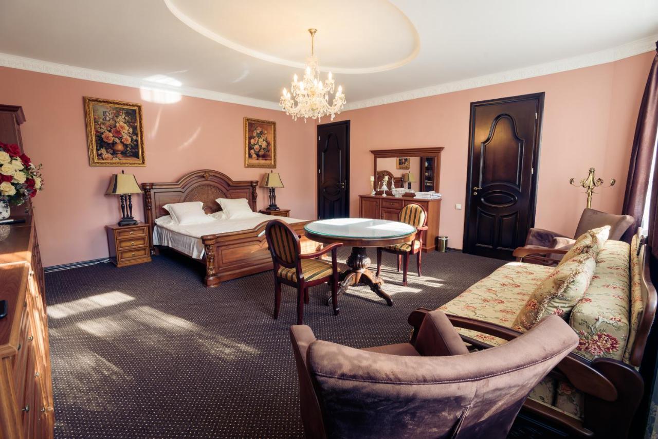 Hotel Saban Deluxe Leopoli Esterno foto