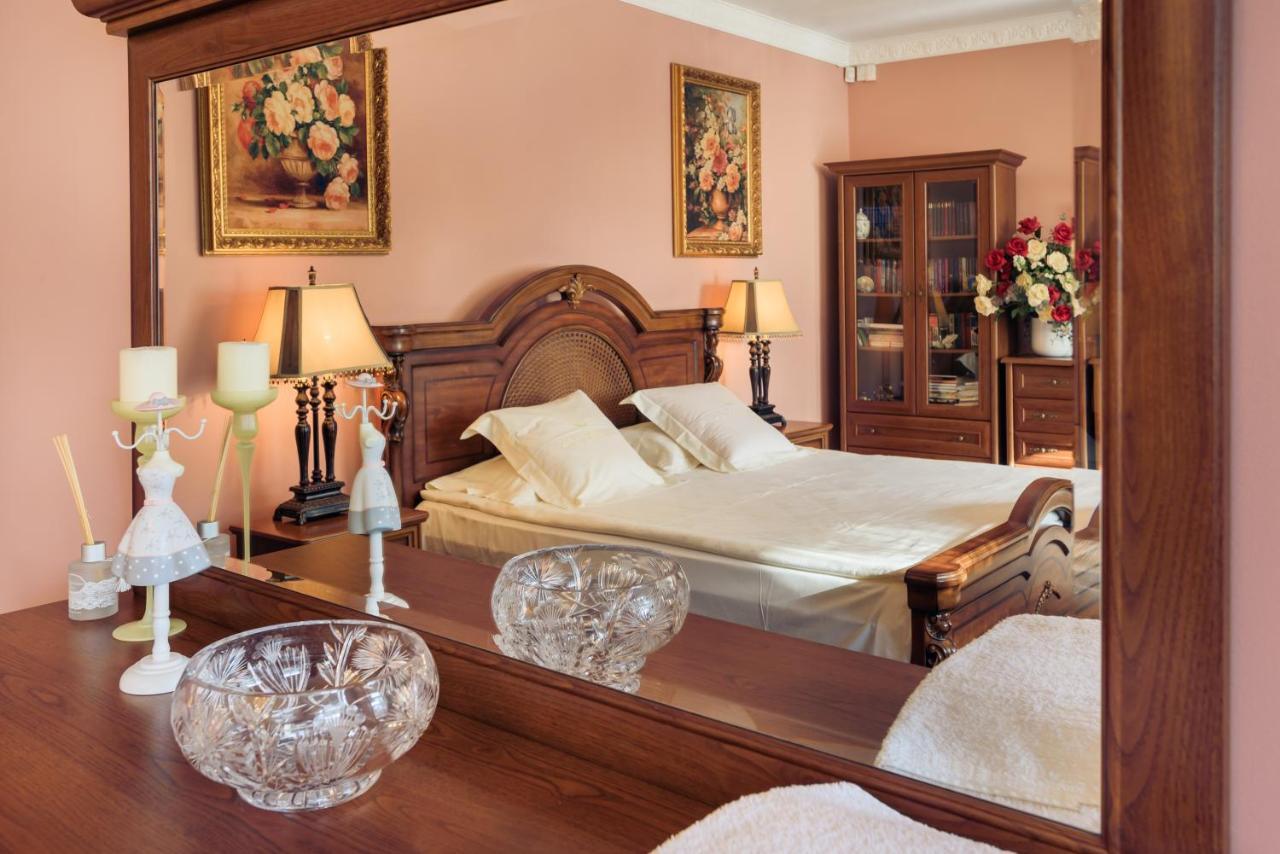 Hotel Saban Deluxe Leopoli Esterno foto