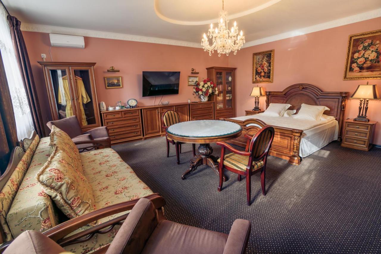 Hotel Saban Deluxe Leopoli Esterno foto